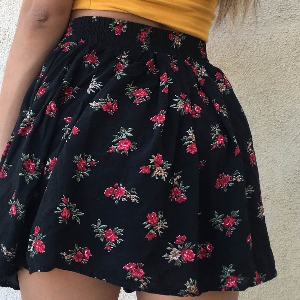 Brandy Melville Heather Skirt🌼